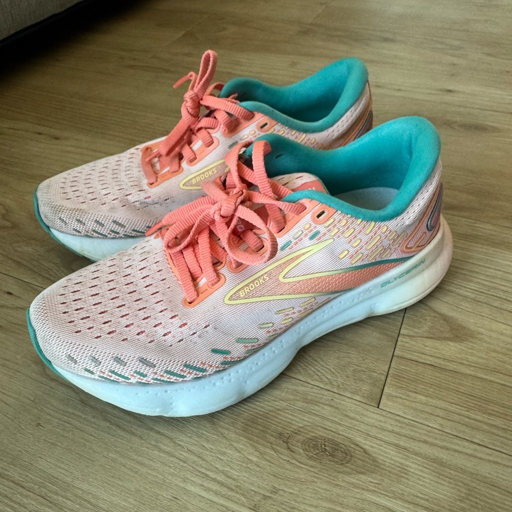 Brooks Peach and Teal Glycerin 22